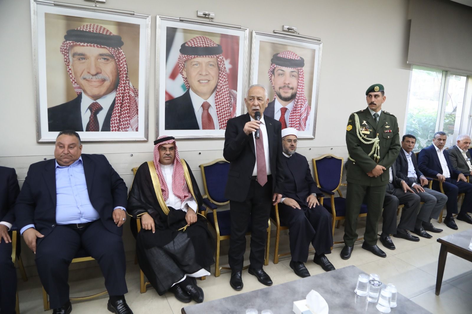 مندوبا عن الملك وولي العهد... العيسوي يعزي عشائر الشطناوي والزيود وأبو شريعة والمجالي والدهيسات