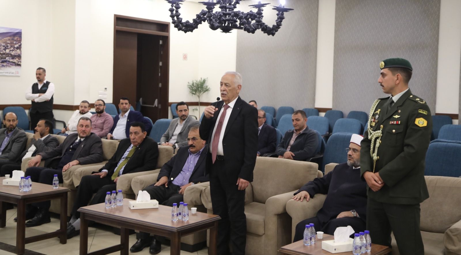 مندوبا عن الملك وولي العهد... العيسوي يعزي عشائر الشطناوي والزيود وأبو شريعة والمجالي والدهيسات
