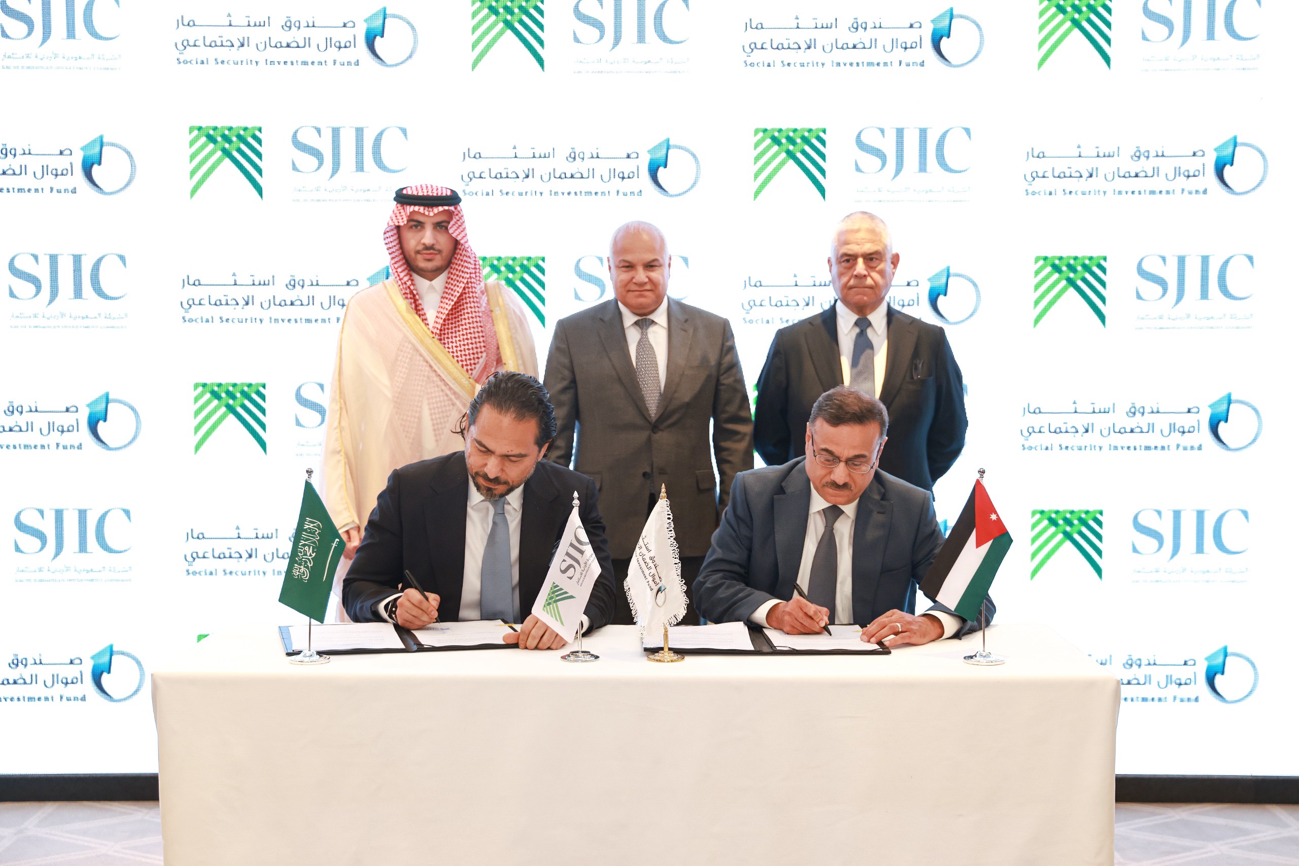 صورة حول : توقيع مذكرة تفاهم بين صندوق استثمار أموال الضمان الاجتماعي وشركة الصندوق السعودي الأردني للاستثمار لاستكشاف الفرص الاستثمارية الواعدة توقيع مذكرة تفاهم بين صندوق استثمار أموال الضمان الاجتماعي وشركة الصندوق السعودي الأردني للاستثمار لاستكشاف الفرص الاستثمارية الواعدة