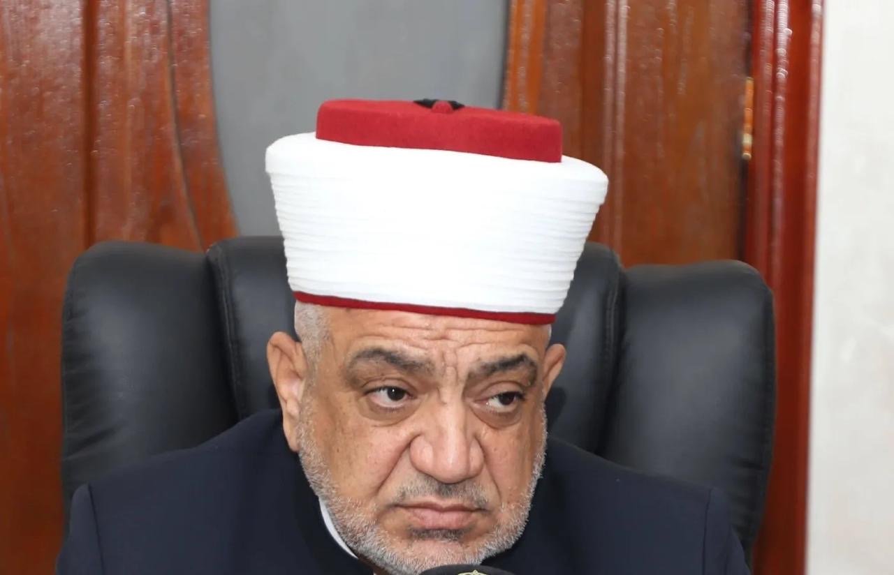 أمام وزير الأوقاف .. هل يُعقل أن يتوقف راتب “أسرة عفيفة” وتتوقف معه حياة أمّ وأطفالها، بسبب : عدم وجود رئيس قسم ؟