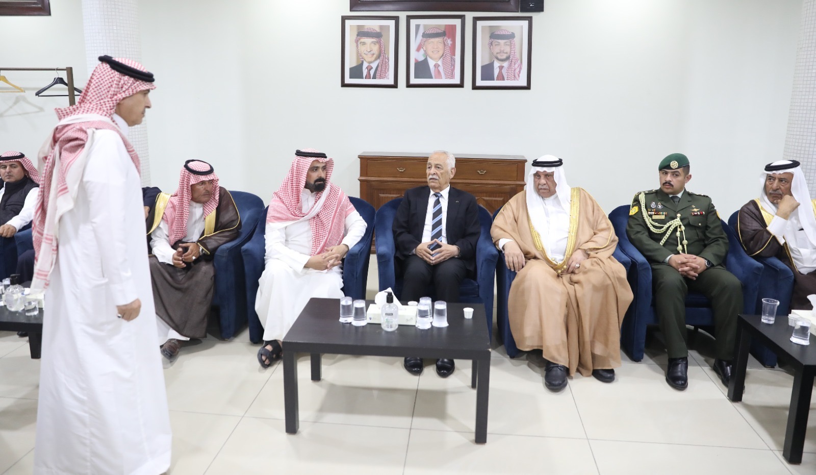 مندوبا عن الملك وولي العهد.. العيسوي يعزي عشائر العنزة والطوالبة والعمري