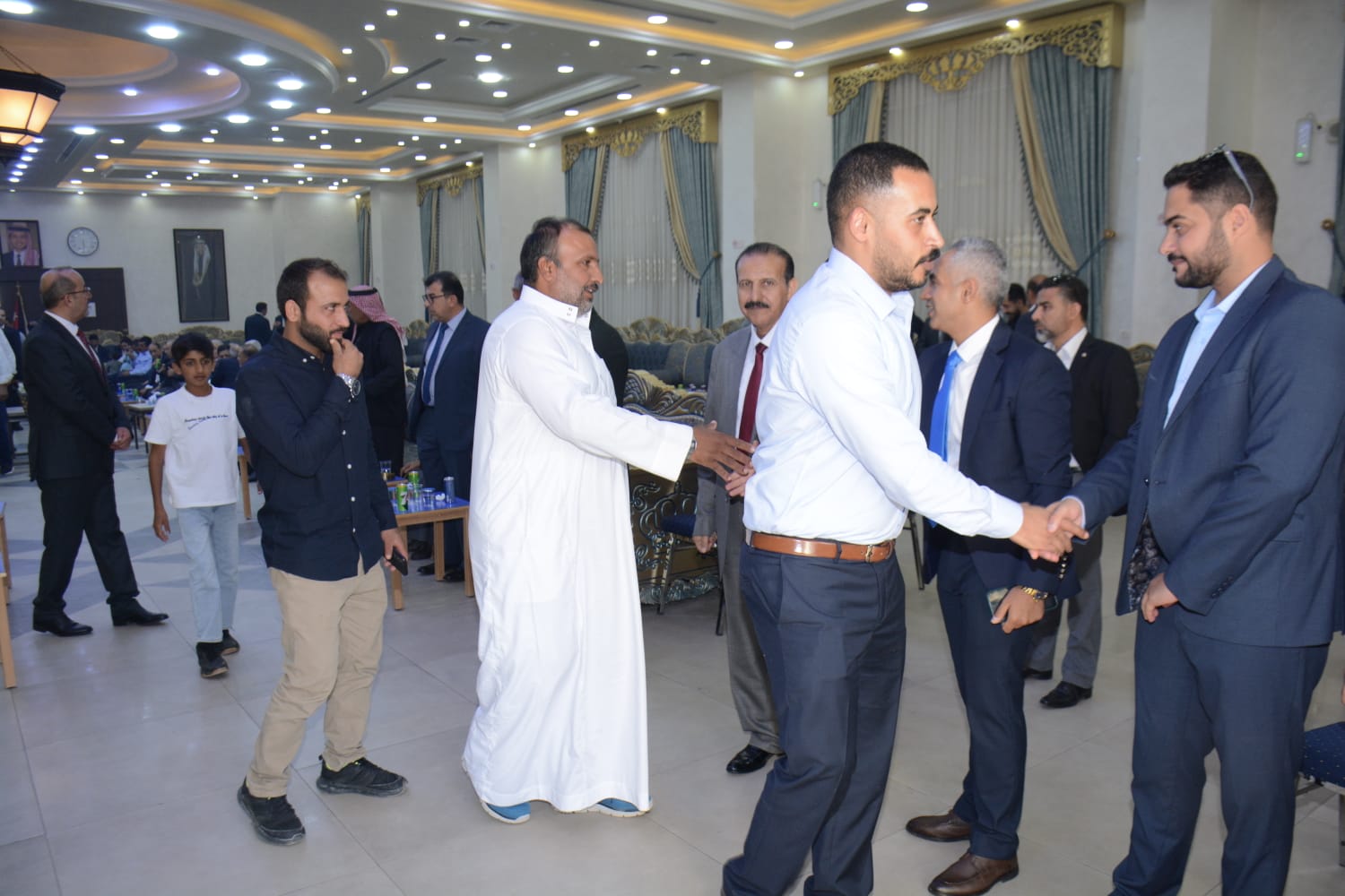 العدوان والعموش نسايب …… العدوان طلب والقلاب أعطى