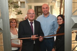 كلية الصيدلة والعلوم الطبية في جامعة البترا تنظم معرض مشاريع التركيبات الصيدلانية