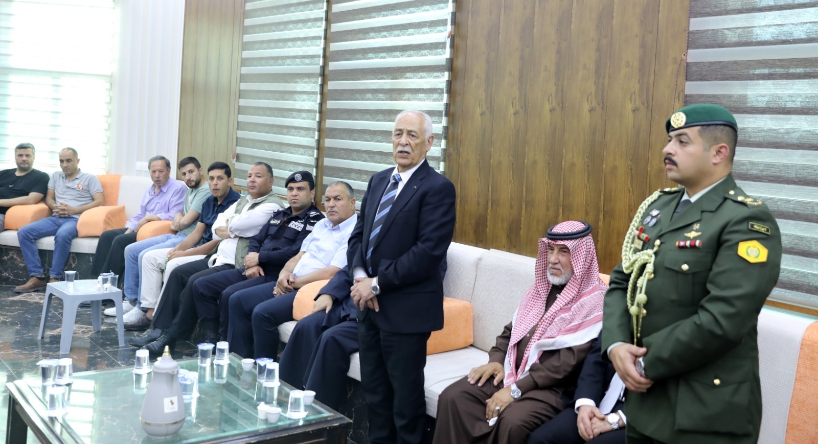 مندوبا عن الملك وولي العهد.. العيسوي يعزي عشائر العنزة والطوالبة والعمري