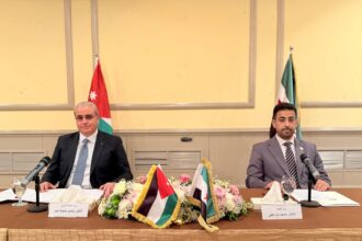 البدور يصل دمشق على رأس وفد يضم منتجي أدوية ومستشفيات خاصه وجامعية ومؤسسات تدريب طبي لبحث تعزيز التعاون المشترك….