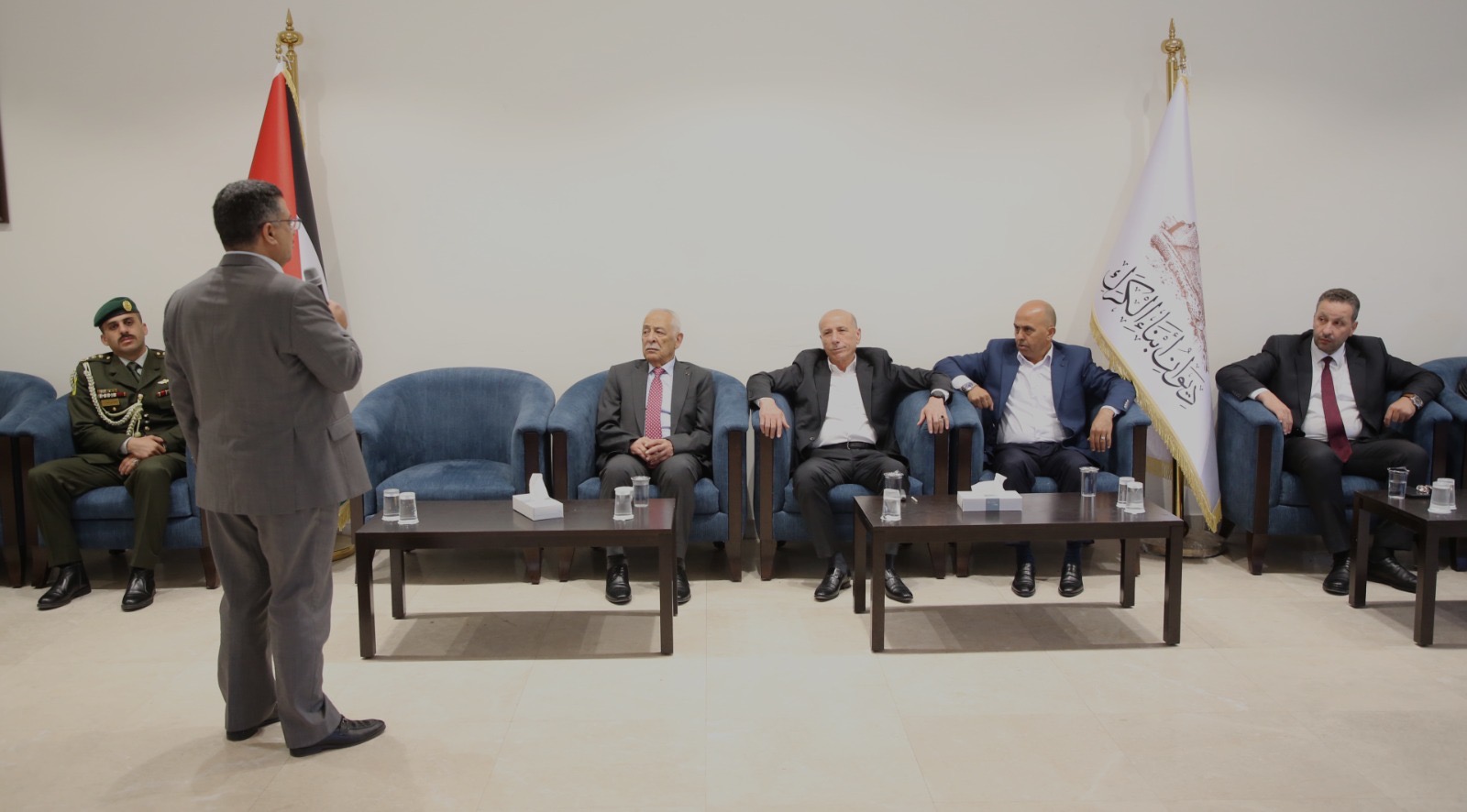 مندوبا عن الملك وولي العهد.. العيسوي يعزي عشائر العوران والحلالمة والسعود