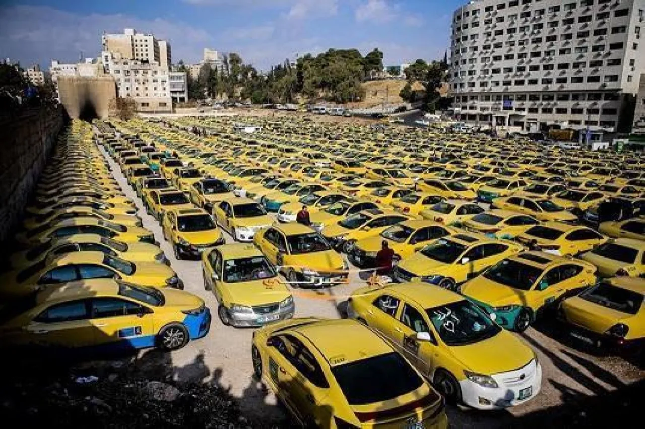 صورة حول : الخرابشة: إصدار تطبيق خاص بالتكسي الأصفر خلال الفترة المقبلة الخرابشة: إصدار تطبيق خاص بالتكسي الأصفر خلال الفترة المقبلة