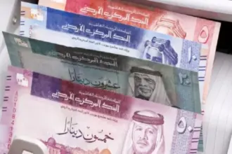 بحد أدنى 290 دينارا .. هل يمكن شمول القطاع الخاص بالزيادة الأخيرة؟