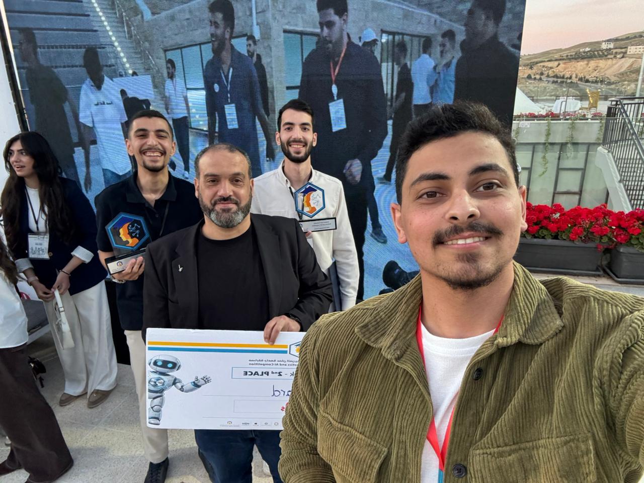 جامعة البترا تحصد المركز الثاني عربيًا في الروبوتات والذكاء الاصطناعي عبر فريق Vcoders بمشروع "Palm Guard"