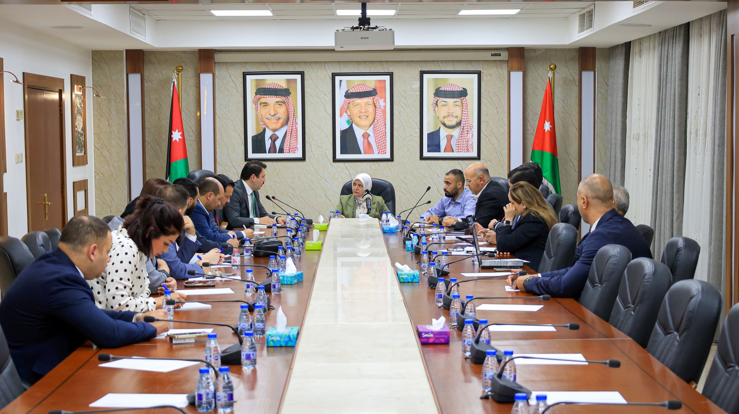القوابعة تناقش مع ناشطين اجتماعيين مسودة قانون الإدارة المحلية