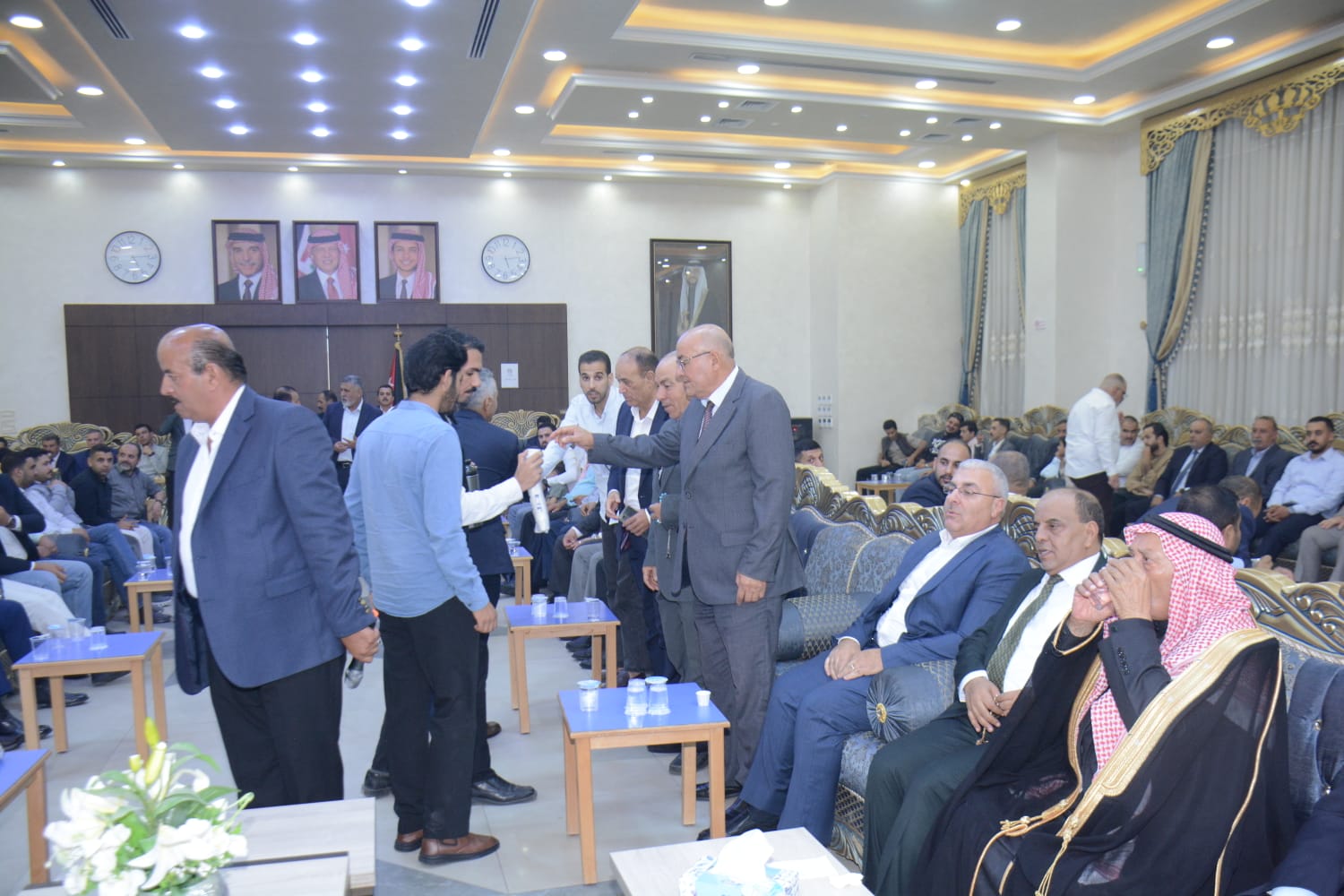 العدوان والعموش نسايب …… العدوان طلب والقلاب أعطى