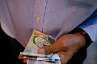 مخاوف من تشوهات في سلم الرواتب جراء آلية الزيادة المقترحة