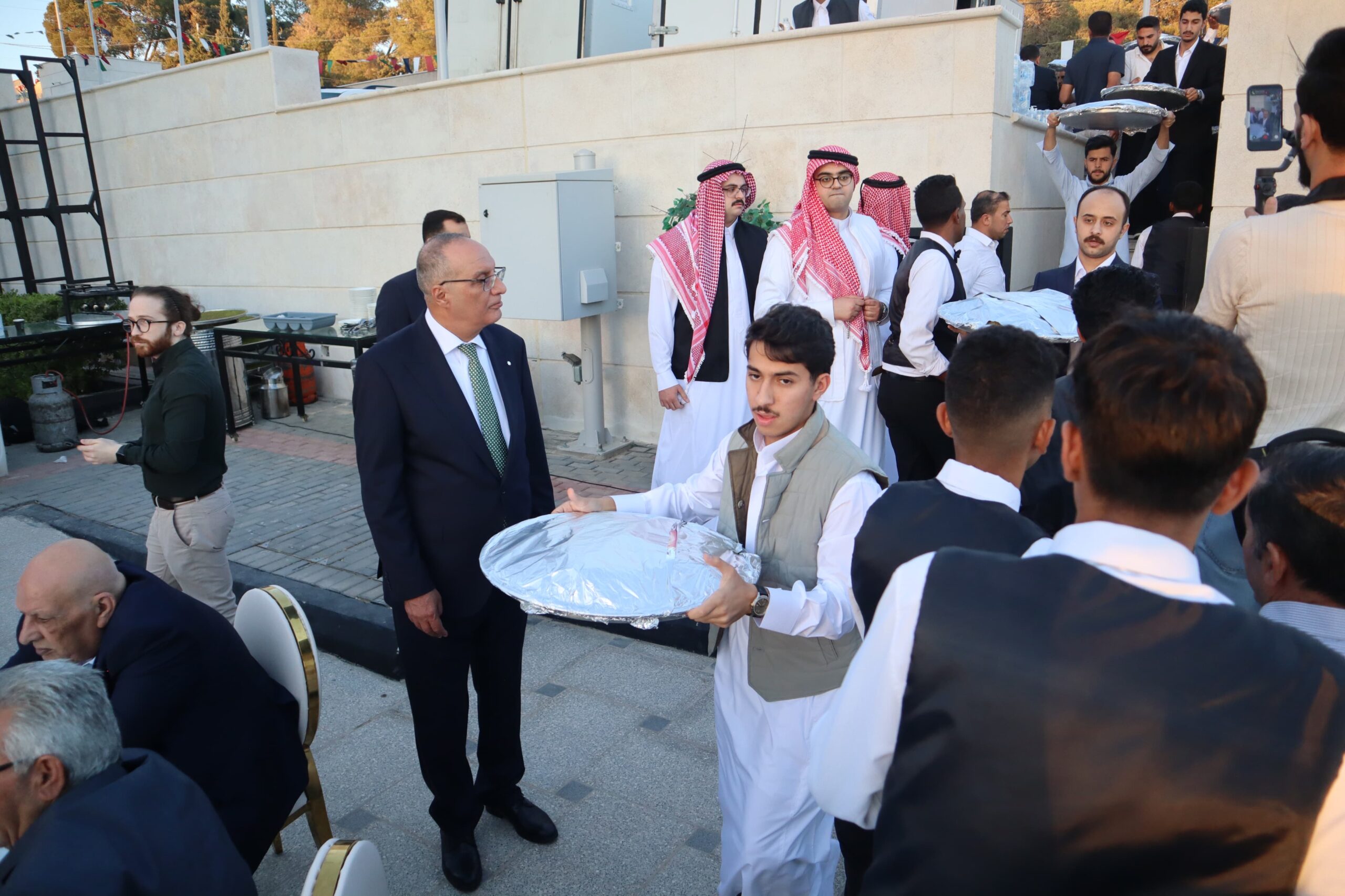 الدكتور محمد المعاقبة يولم بمناسبة زفاف نجله الدبلوماسي "قيس"
