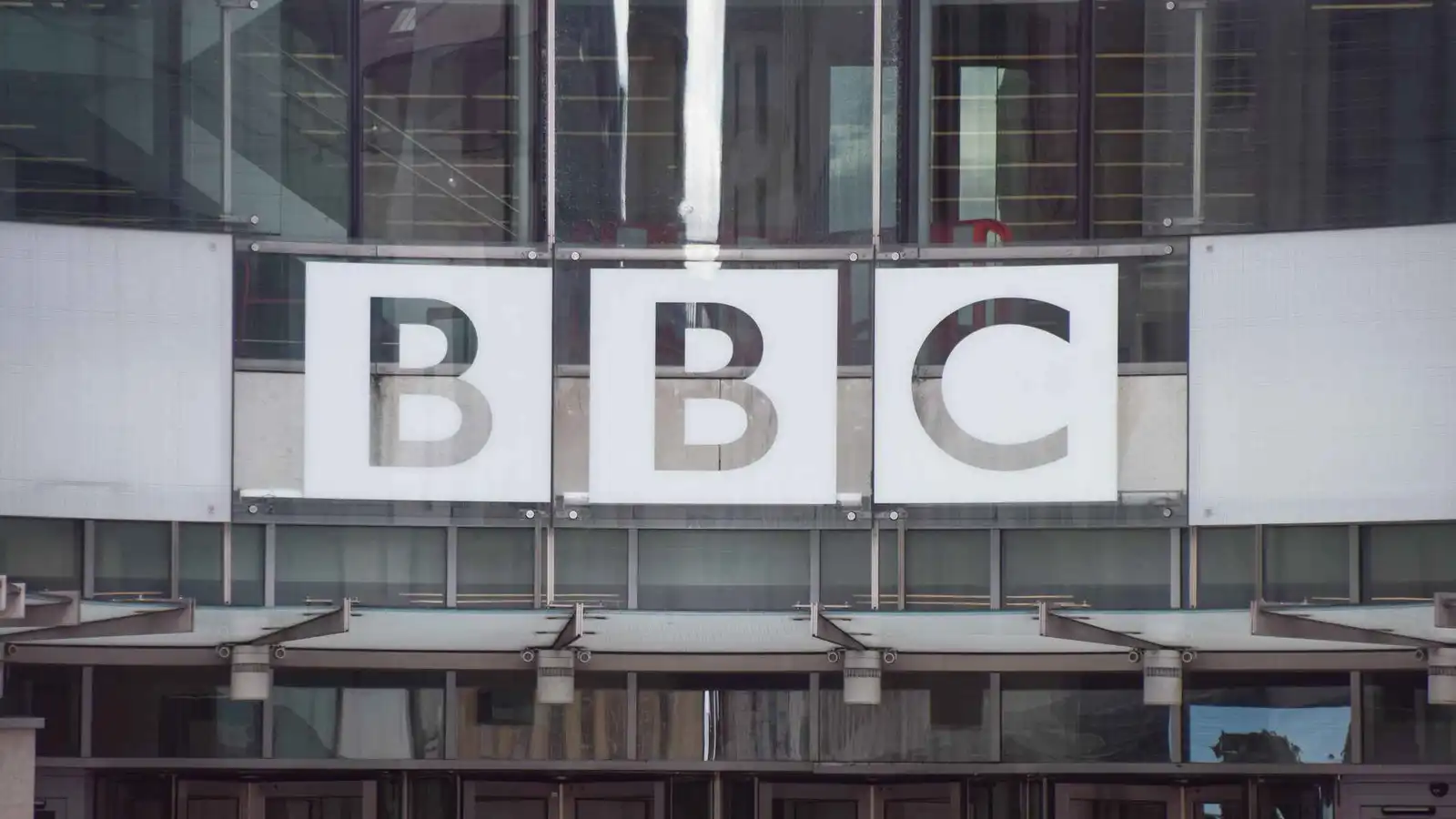 بعد قرن من البث.. إذاعة BBC توقف "الموجة الطويلة"