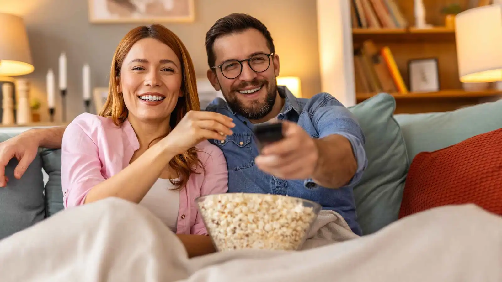 ليست الهدايا.. "سر بسيط" قد يعزز العلاقة بين الأزواج