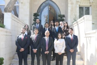 العيسيوي يلتقي وفدا من جمعية طلاب الصيدلة الأردنية