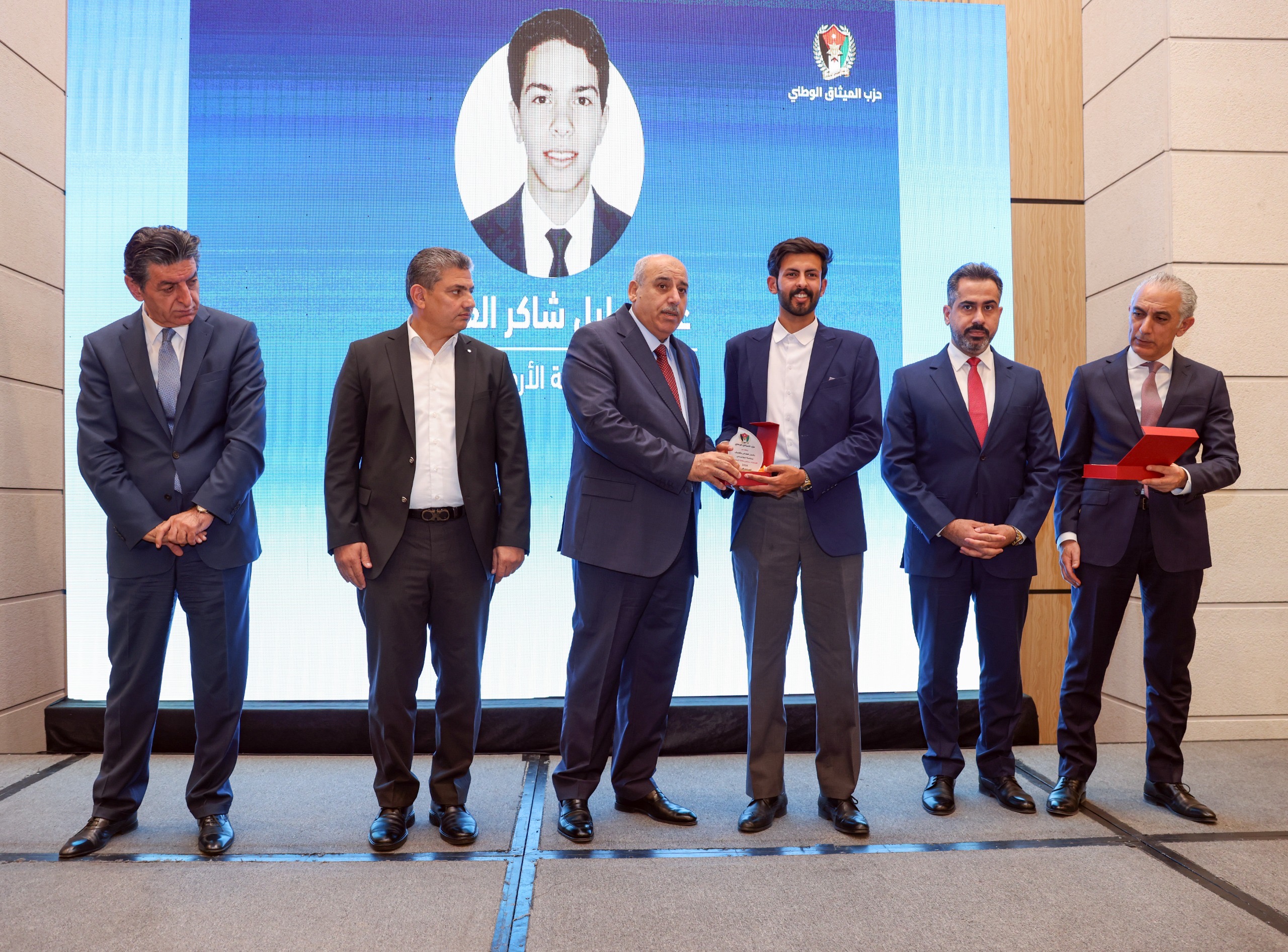القاضي يرعى حفل تكريم الفائزين من طلبة حزب الميثاق في انتخابات مجلس شباب 21
