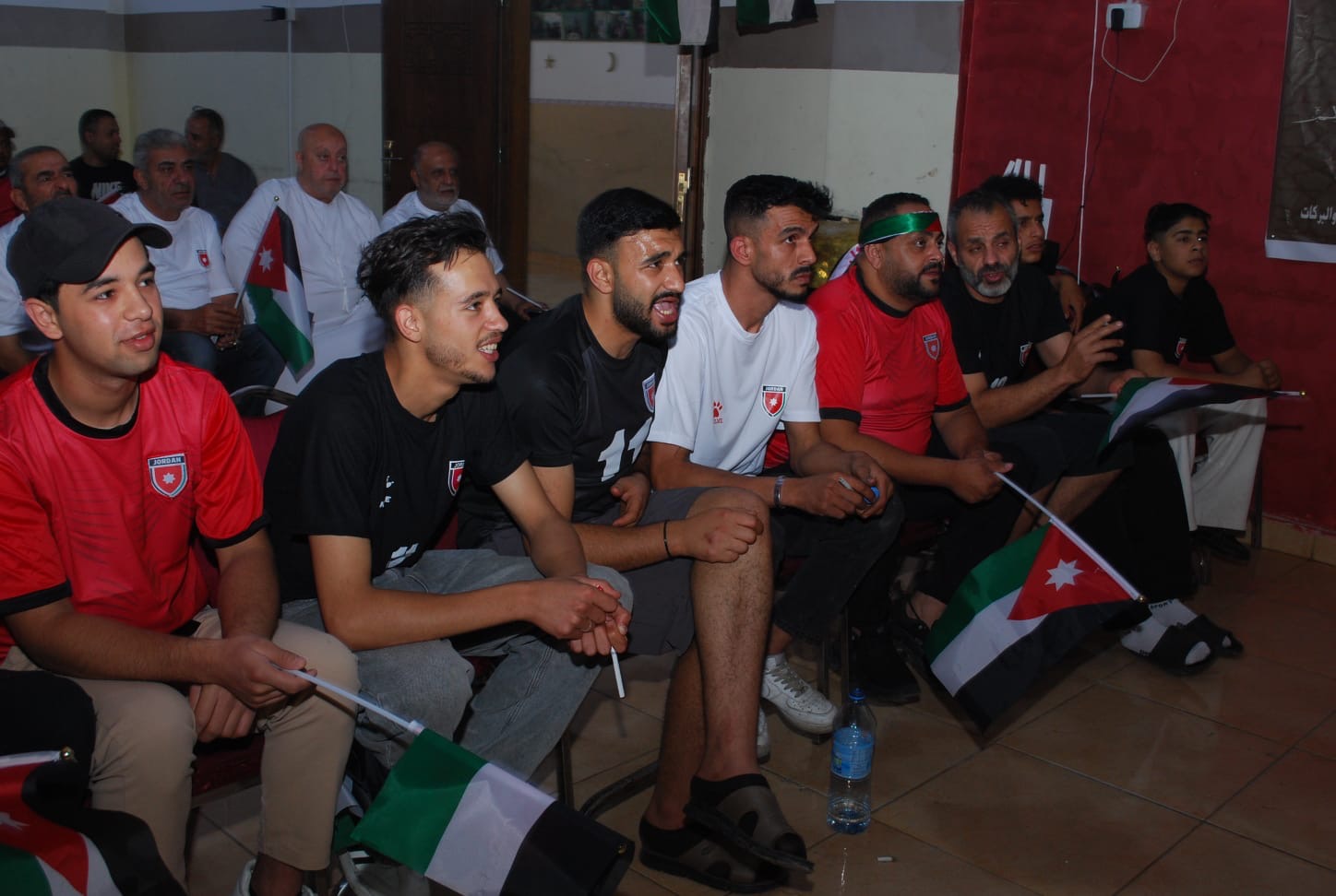 فعالية جماهيرية في مخيم الحسين لمؤازرة النشامى في أول ظهور مونديالي