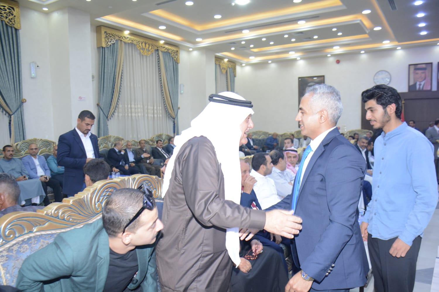 العدوان والعموش نسايب …… العدوان طلب والقلاب أعطى