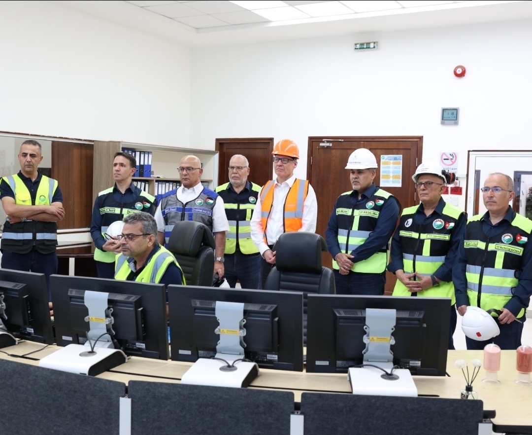 السفير البريطاني يزور مصانع "البوتاس العربية" في غور الصافي ويطلع على خططها التوسعية في السوق الأوروبي