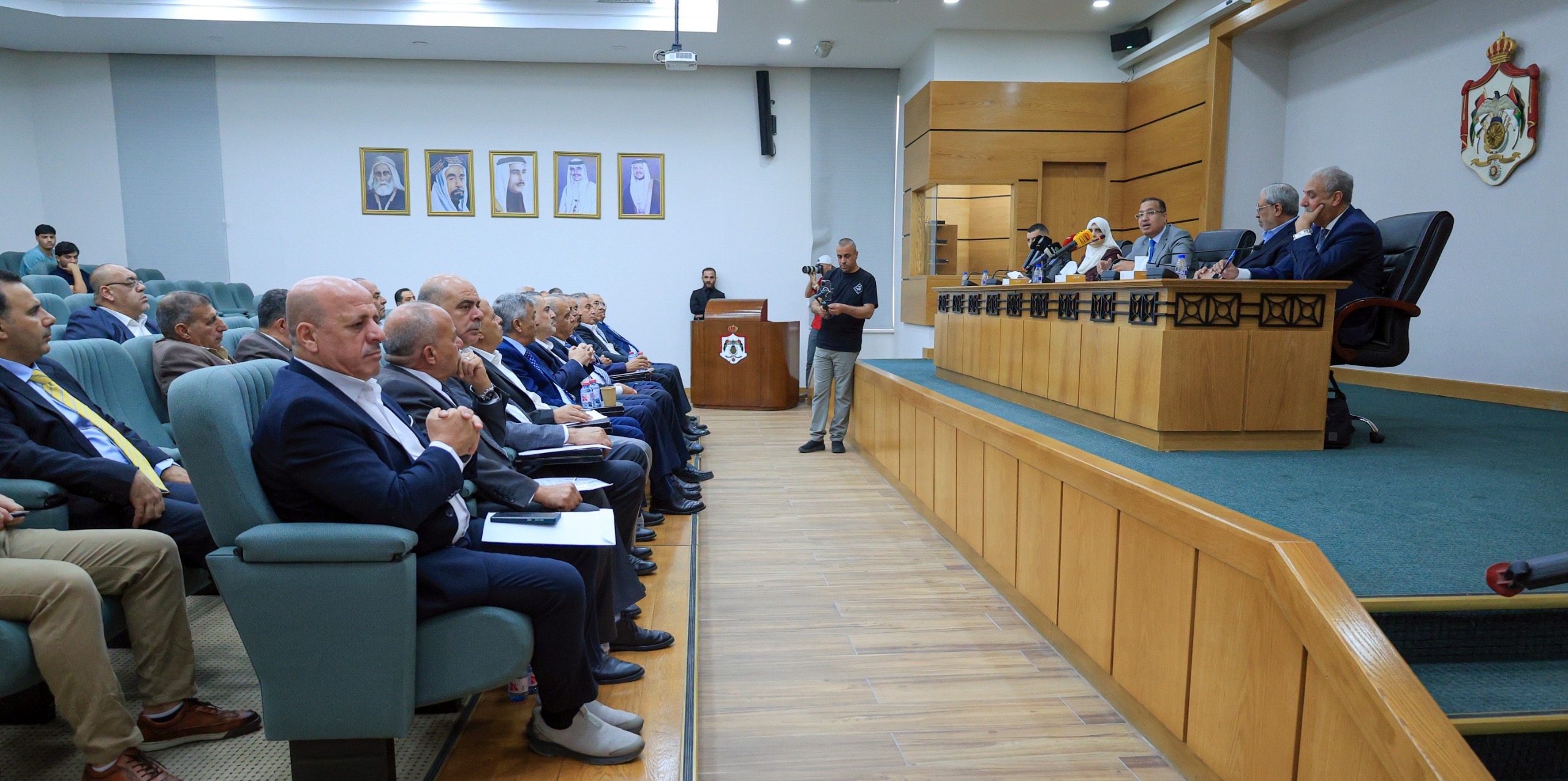 صورة حول : "الإدارية النيابية" تستمع لمقترحات رؤساء بلديات ومجالس محافظات سابقين حول مشروع قانون الإدارة المحلية 2026 "الإدارية النيابية" تستمع لمقترحات رؤساء بلديات ومجالس محافظات سابقين حول مشروع قانون الإدارة المحلية 2026