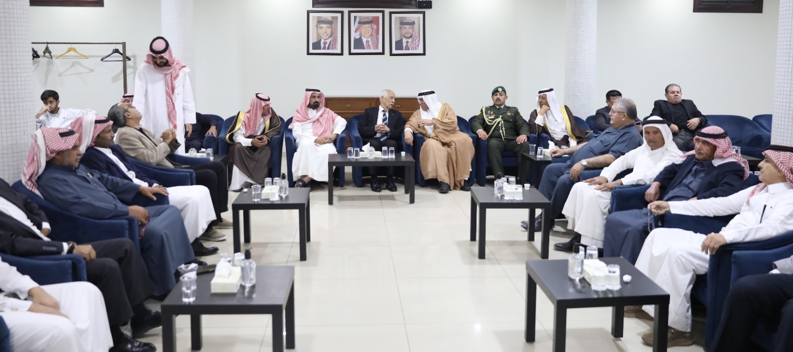 مندوبا عن الملك وولي العهد.. العيسوي يعزي عشائر العنزة والطوالبة والعمري