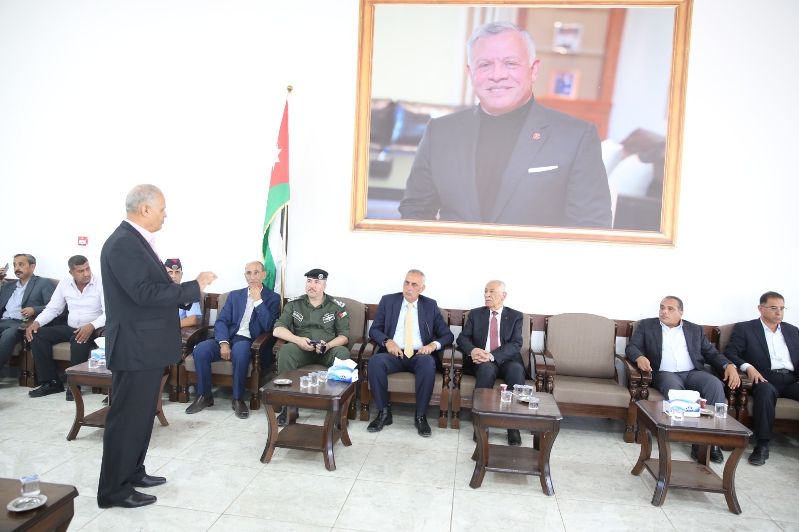 مندوبا عن الملك وولي العهد.. العيسوي يعزي عشيرة الخضير