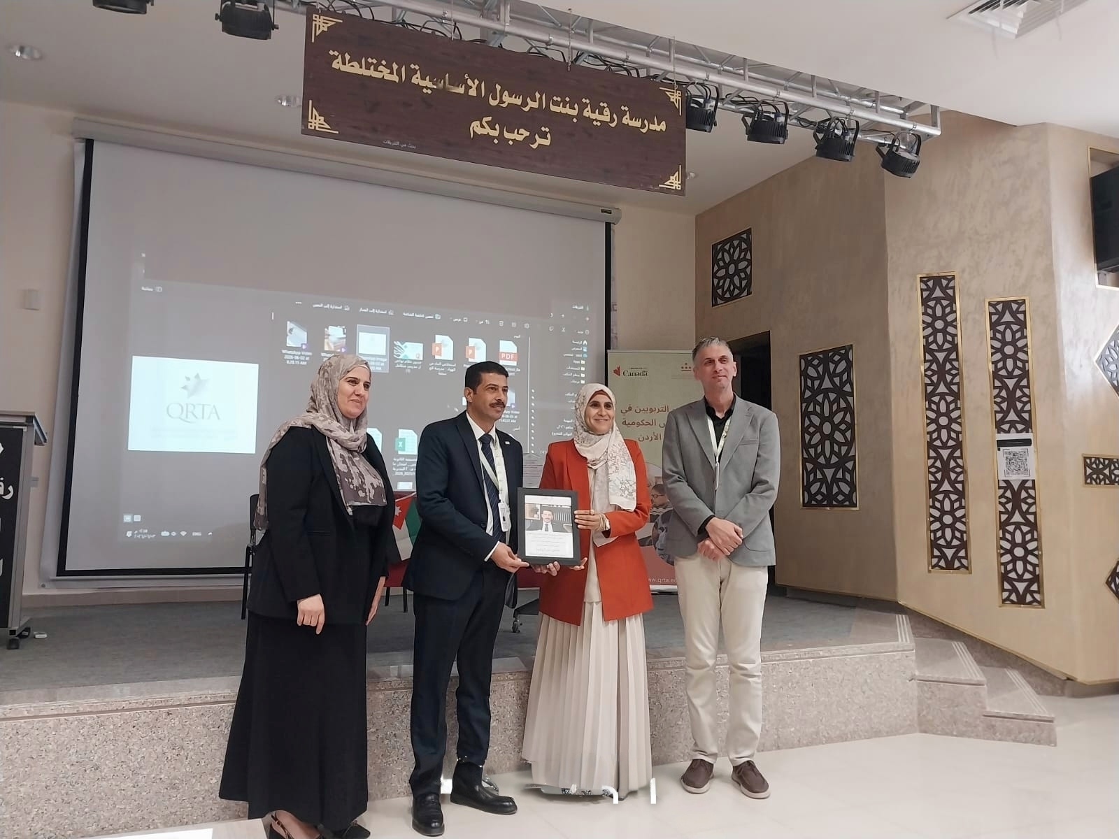 افتتاح معرض مشاريع برنامج الريادة والابتكار في التعليم في لواء المزار الجنوبي