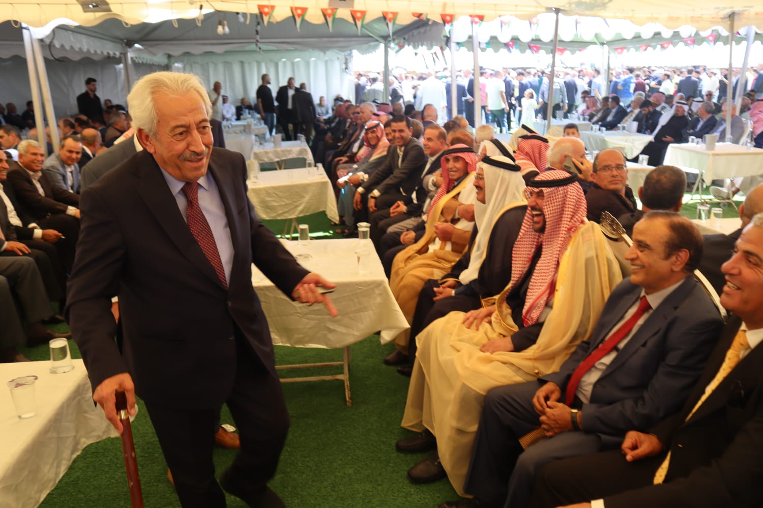 الباشا سليمان علي الغنيمات (أبو خلدون) يقيم مأدبة غداء احتفاء بزفاف نجله الدكتور معتز (صور)