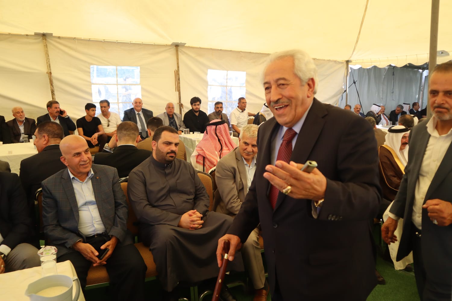 الباشا سليمان علي الغنيمات (أبو خلدون) يقيم مأدبة غداء احتفاء بزفاف نجله الدكتور معتز (صور)