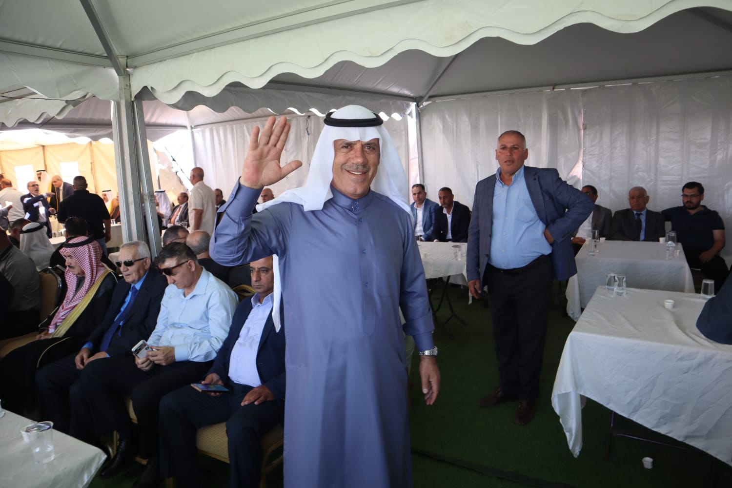 الباشا سلمان علي الغنيمات (أبو خلدون) يقيم مأدبة غداء احتفاء بزفاف نجله الدكتور معتز (صور)