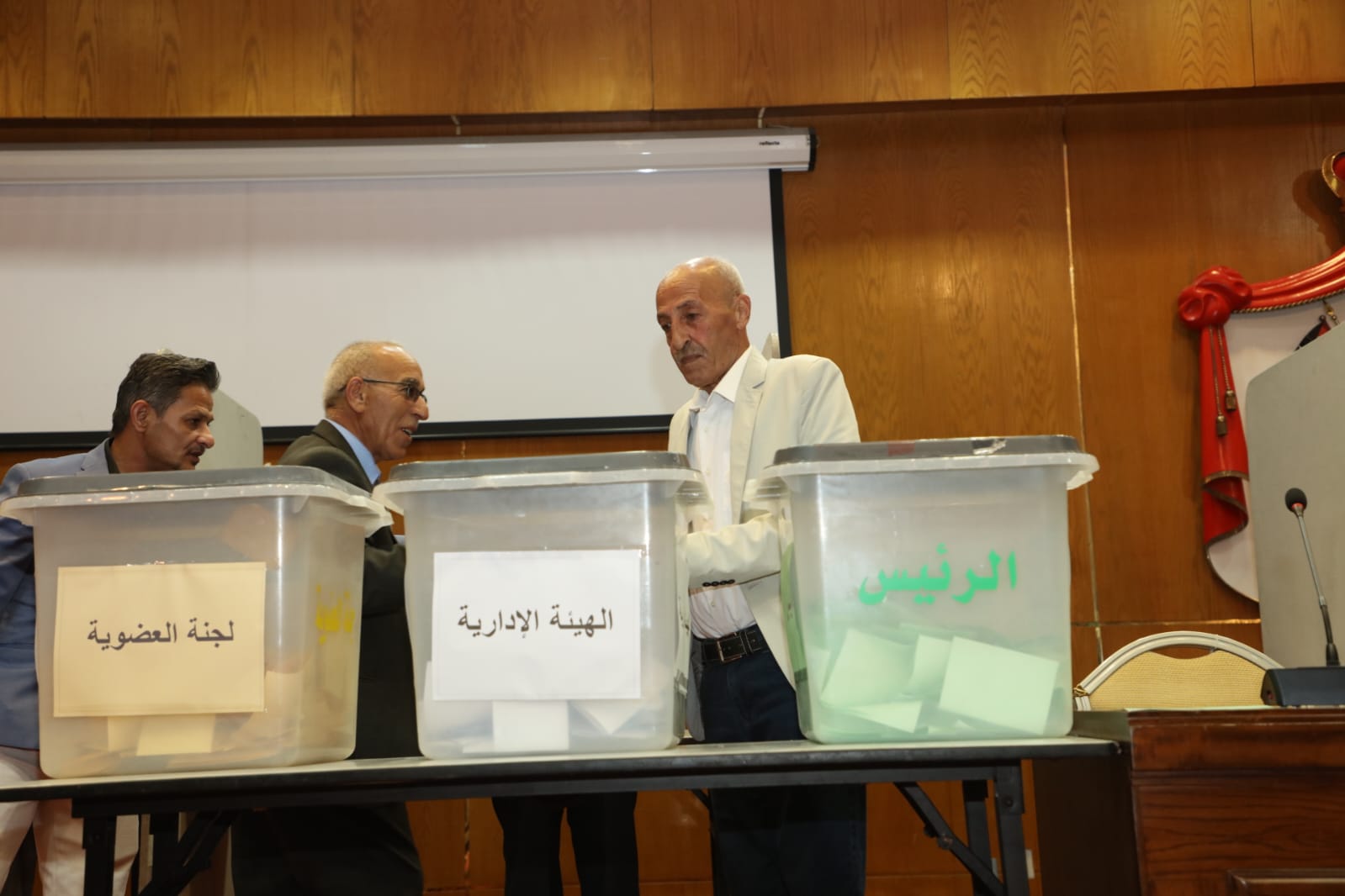 للمرة السابعة.. الشاعر العدوان يفوز برئاسة اتحاد الكتاب والأدباء الأردنيين (صور)