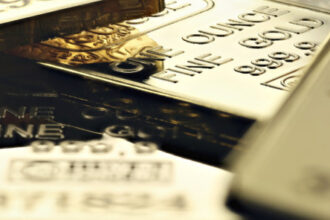 الذهب يستقر قرب أعلى مستوى في أسبوع وترقب لقرار الفيدرالي الأميركي