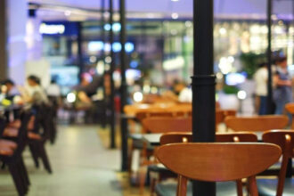 توقيع اتفاقية عمل جماعي لقطاع المطاعم السياحية يستفيد منها 23 ألف عامل في الأردن