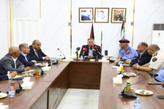 الفراية يتفقد جسر الملك حسين ويطلع على إجراءات تطوير وتحسين خدمات المسافرين