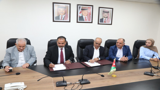 صورة حول : توقيع مذكرة تفاهم لتعزيز التعاون الزراعي وتطوير الاستثمار وإدارة الموارد المائية توقيع مذكرة تفاهم لتعزيز التعاون الزراعي وتطوير الاستثمار وإدارة الموارد المائية