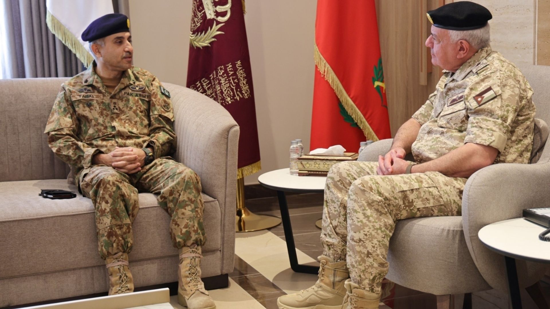 صورة حول : الحنيطي يبحث مع قائد مجموعة الطائرات المسيرة الباكستانية تعزيز التعاون العسكري الحنيطي يبحث مع قائد مجموعة الطائرات المسيرة الباكستانية تعزيز التعاون العسكري