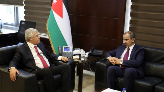القطامين والسفير التركي يبحثان تعزيز التعاون في مشاريع الربط السككي والنقل بين الأردن وتركيا