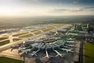 مطار هيثرو يخفض توقعات المسافرين في 2026 بسبب توترات الشرق الأوسط