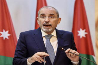 الصفدي يؤكد تضامن الأردن مع الكويت والبحرين في مواجهة العدوان الإيراني