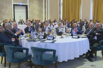 الرزاز: أهمية مواصلة العمل على تنويع الأسواق السياحية المستهدفة