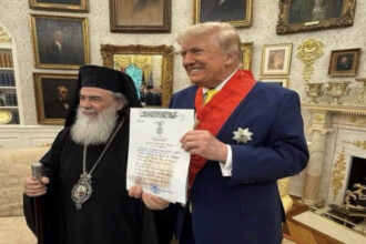 بطريرك القدس يبحث خلال لقائه ترامب القيود المفروضة على ممارسة الطقوس الدينية في القدس