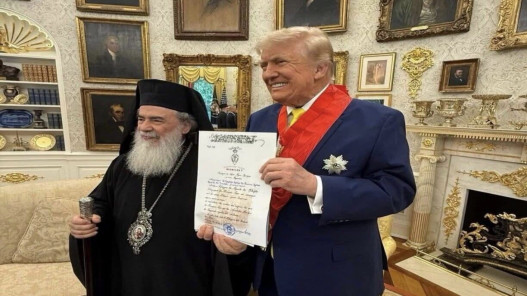 بطريرك القدس يبحث خلال لقائه ترامب القيود المفروضة على ممارسة الطقوس الدينية في القدس