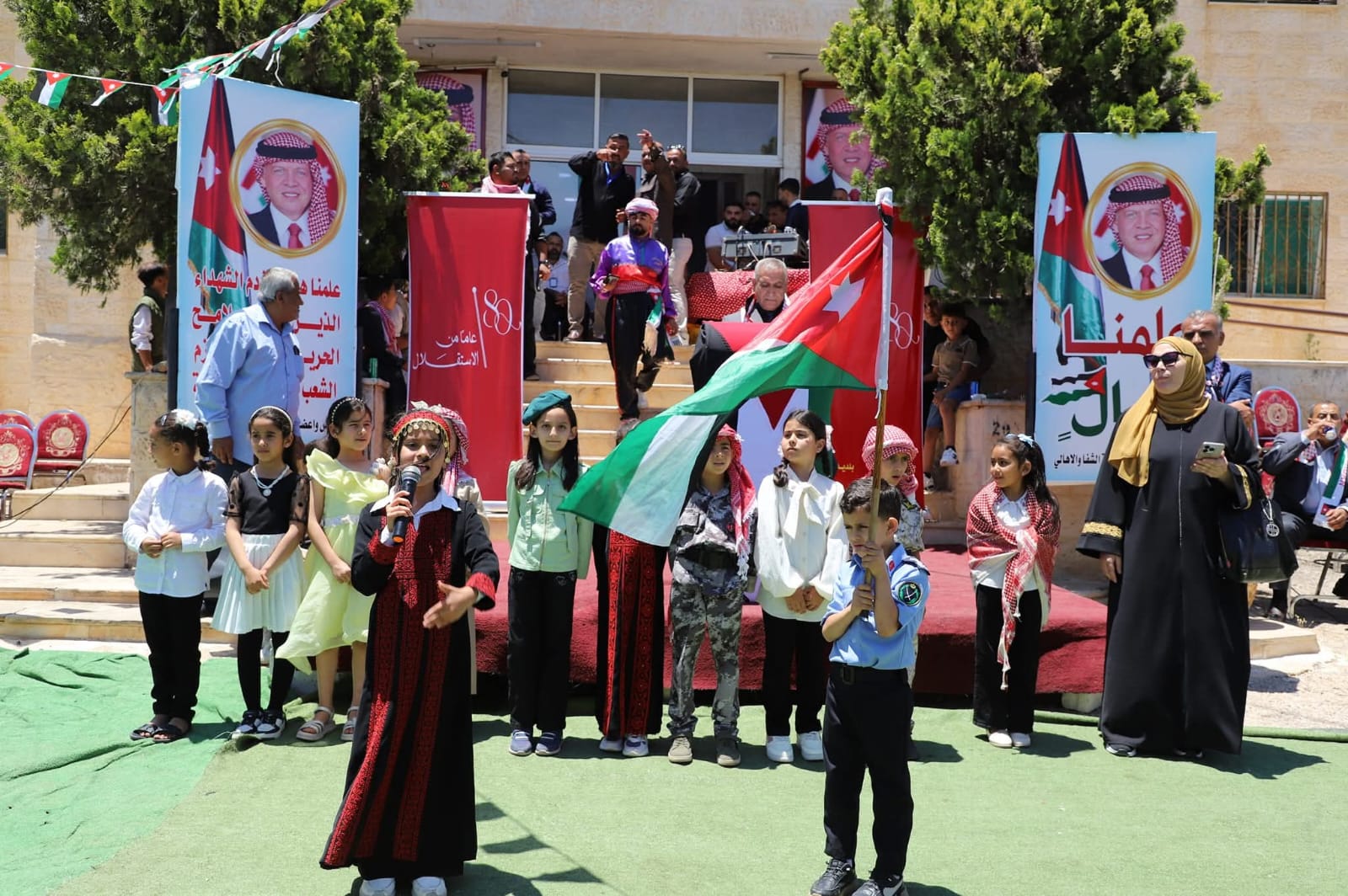 بالتشاركية مع بلدية الشفا محافظ عجلون يرعى إحتفال منتدى حلاوة التراثي والثقافي بعيد الاستقلال