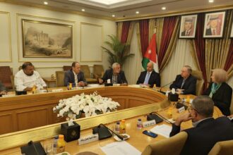 "سياحة الأعيان" تلتقي عاملين في القطاع السياحي في مادبا
