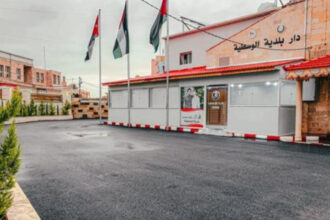 بلدية الوسطية تتيح متابعة مباريات النشامى بشاشة كبيره