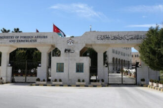 وزير الخارجية يتلقى اتصالا من نظيره القطري بحثا فيه جهود الوساطة بين أميركا وإيران