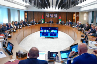 دعم مشروع ربط حقل الريشة بخط الغاز العربي وتمديد امتياز "البترول الوطنية"
