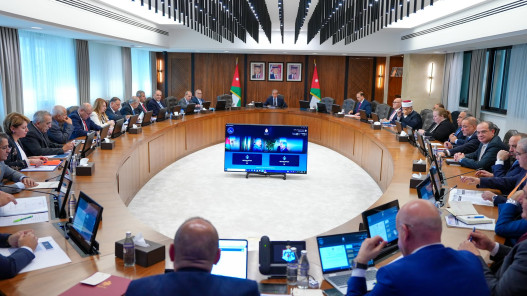 دعم مشروع ربط حقل الريشة بخط الغاز العربي وتمديد امتياز "البترول الوطنية"