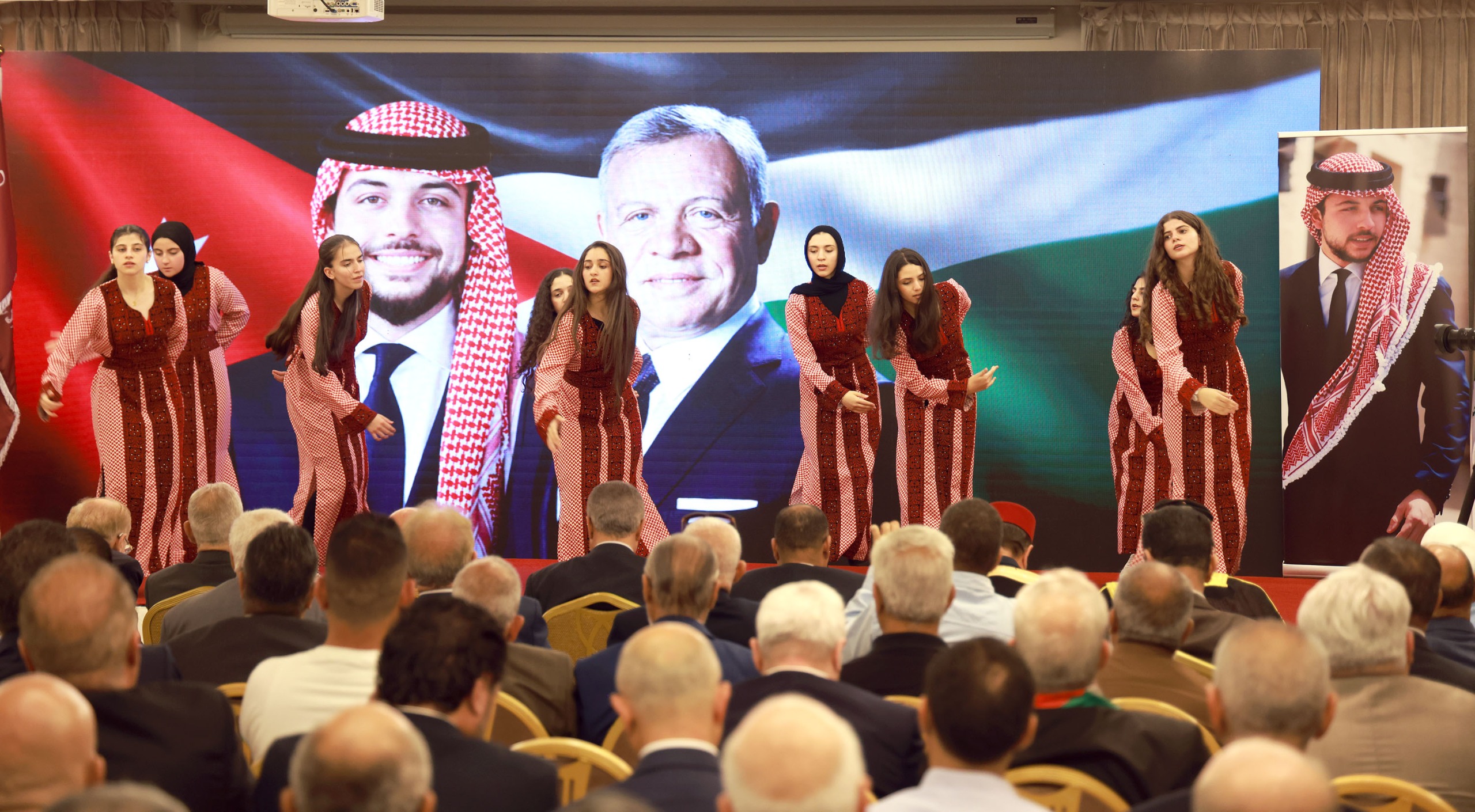 صورة حول : العيسوي يرعى احتفال جمعية خليل الرحمن بعيد الاستقلال والمناسبات الوطنية العيسوي يرعى احتفال جمعية خليل الرحمن بعيد الاستقلال والمناسبات الوطنية